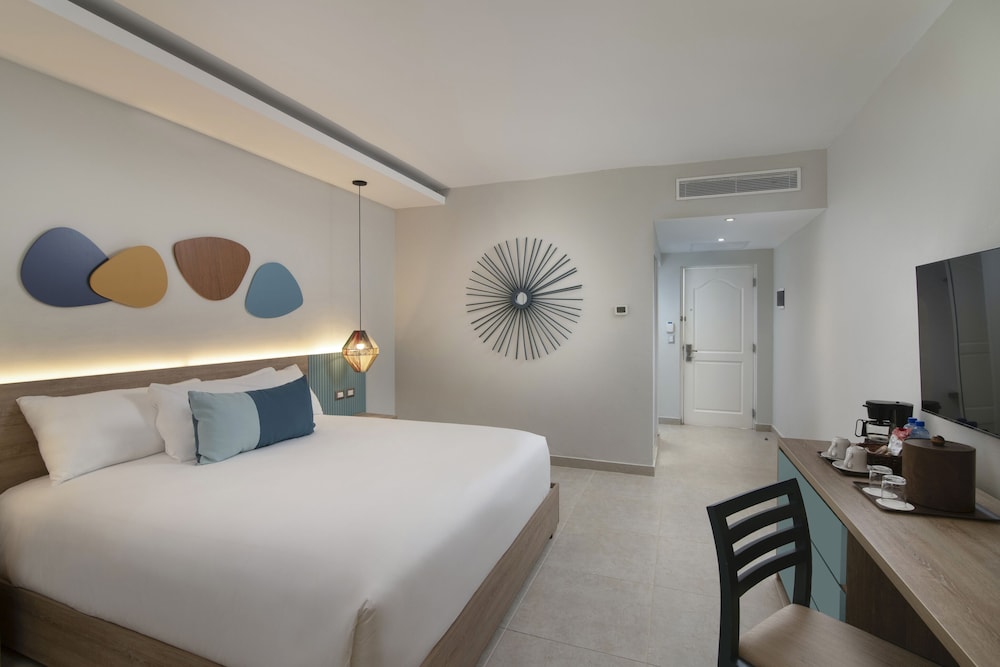Standard Room, 1 King Bed, Garden View - Photo 1