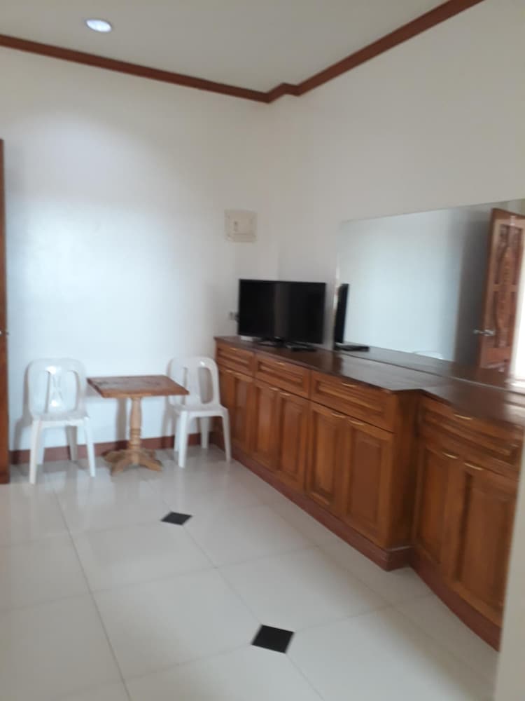 Deluxe Room, 2 Queen Beds, Pool View, Garden Area photo 2