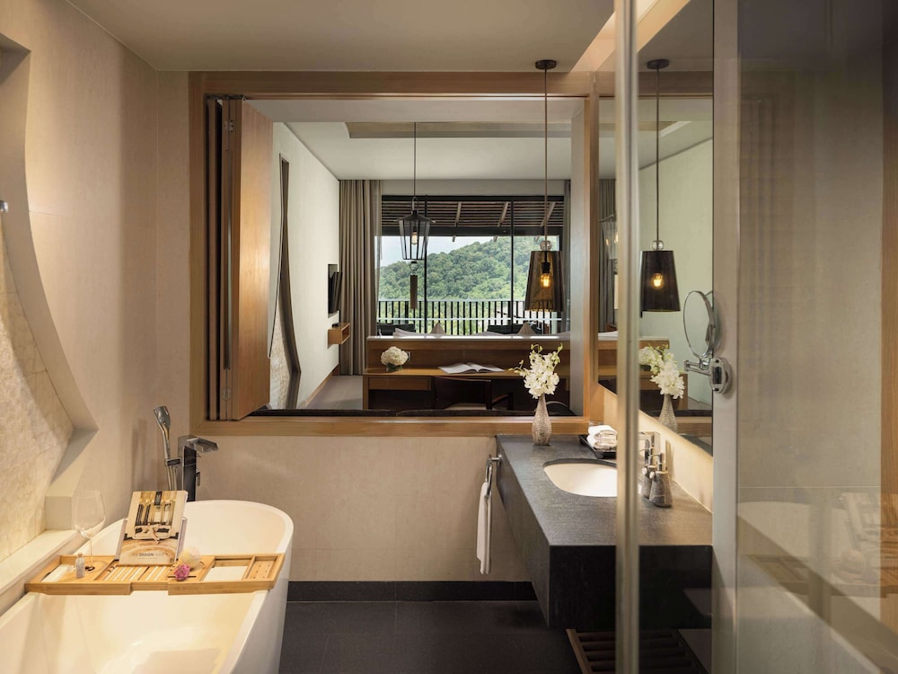 Premier Room, Ocean View, 1 King Bed - Photo 8