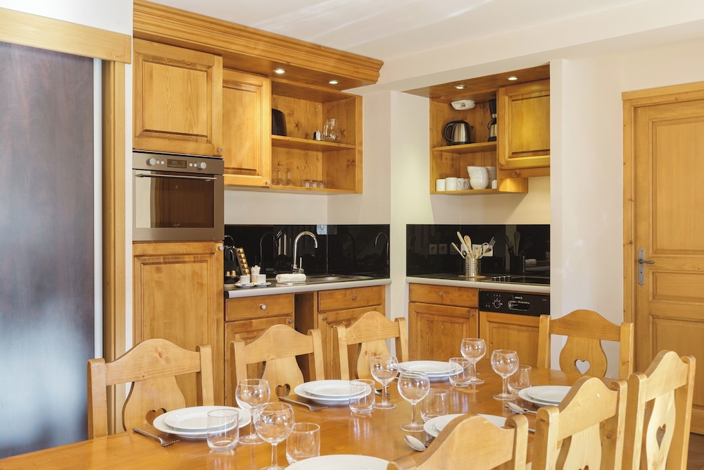 Family Apartment, Multiple Bedrooms (Vallorcine Balme 22 ski in / ski out)
