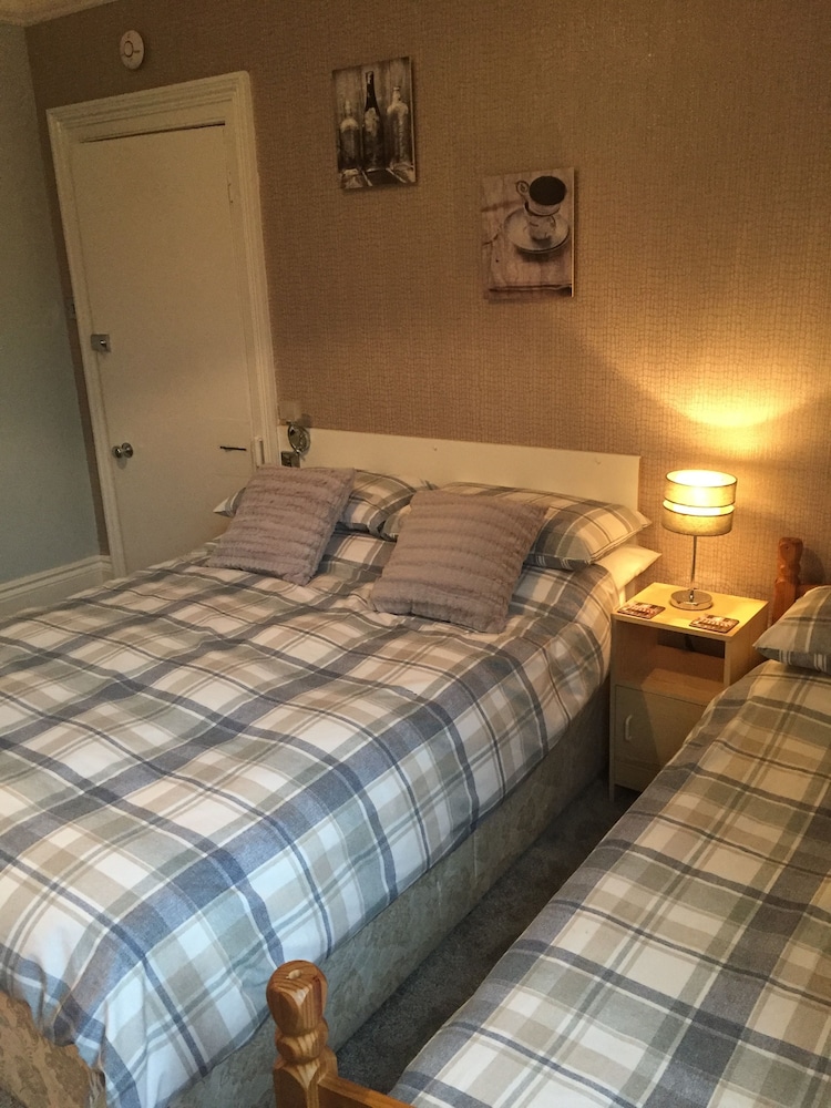 Family Room, Ensuite photo 2