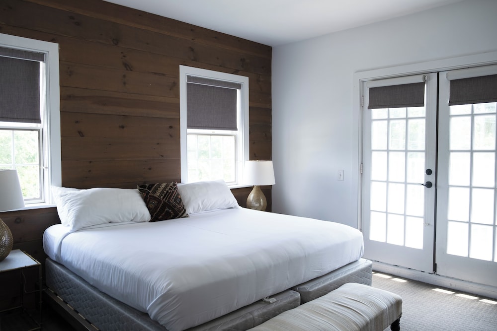Comfort Single Room, 1 King Bed, Balcony