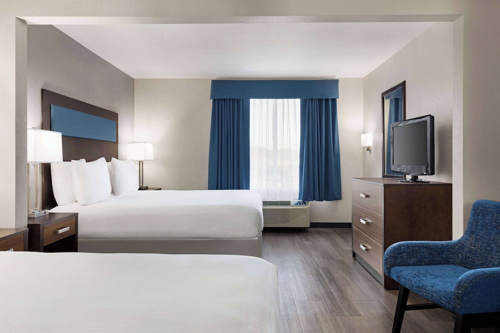 Room, Multiple Beds, Non Smoking photo 1