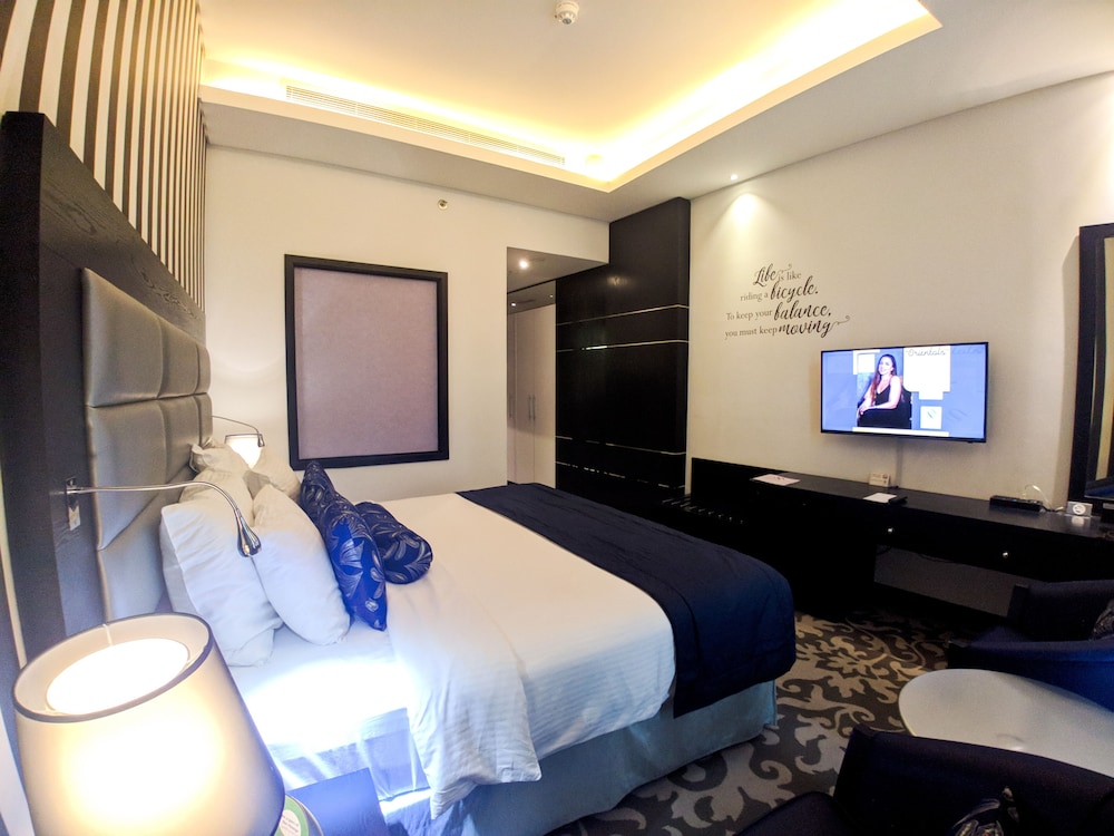 Classic Room, 1 King Bed photo 3