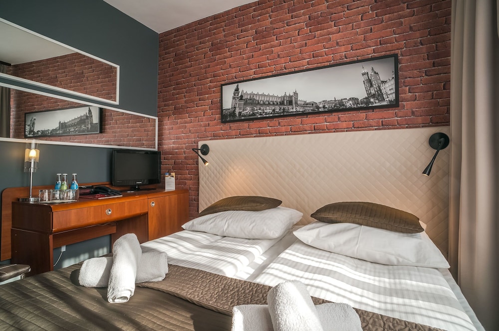 Double or Twin Room - Photo 13