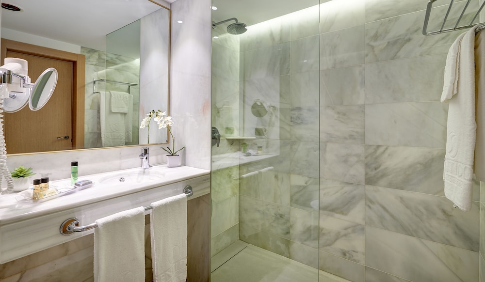 Double Room with One Double Bed, 2 Adults Occupancy and Balcony (Non Smoking)