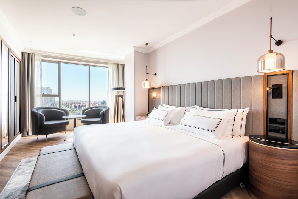 Connecting Family Suite The Level