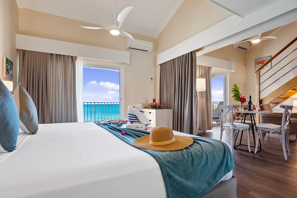 Standard Oceanfront, 1 Bedroom with Loft photo 1