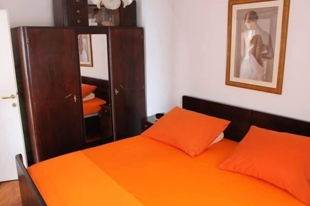 House, 1 Double Bed with Sofa bed photo 2
