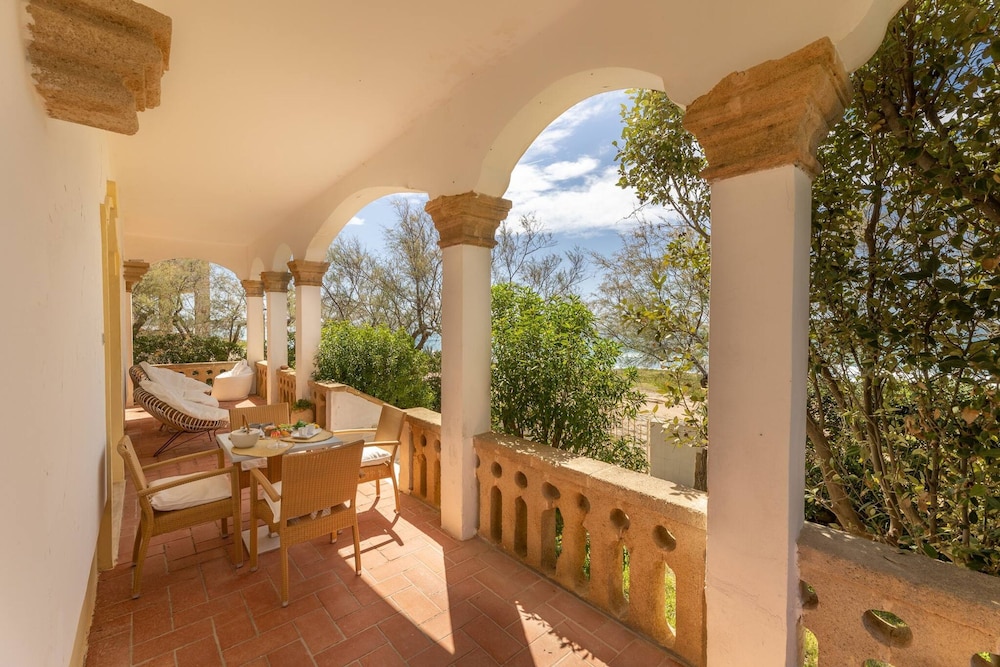 Villa, Smoking photo 3