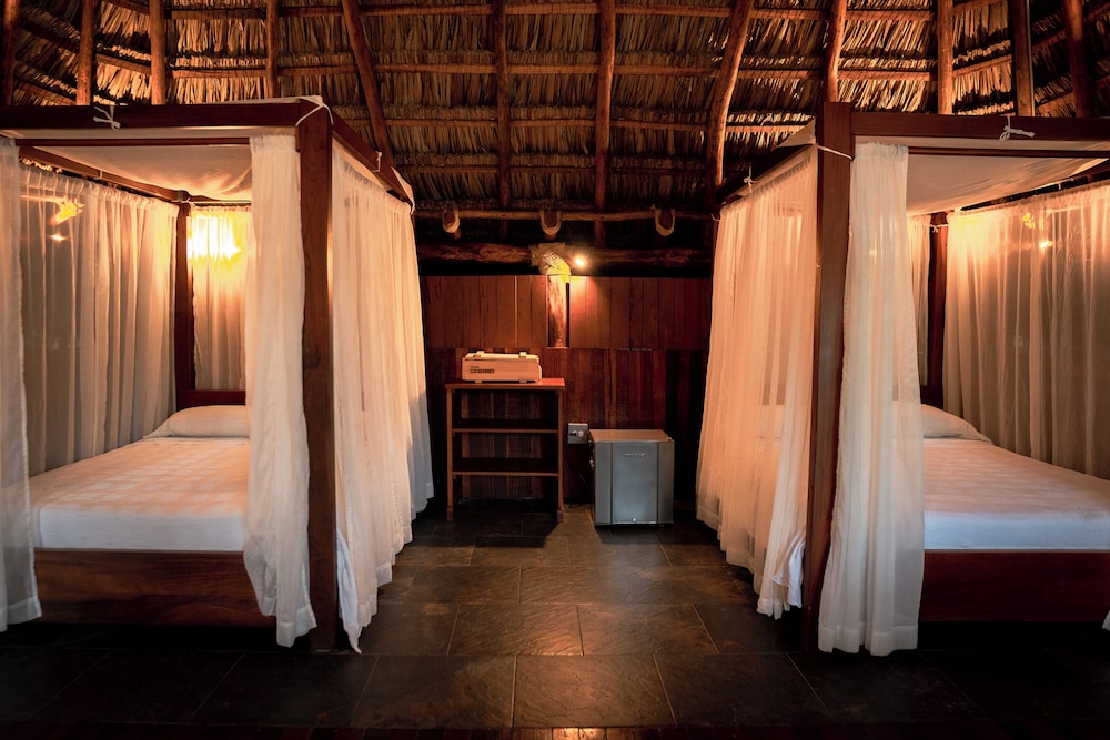 Comfort Cabin, 2 Double Beds, Private Bathroom, River View photo 2