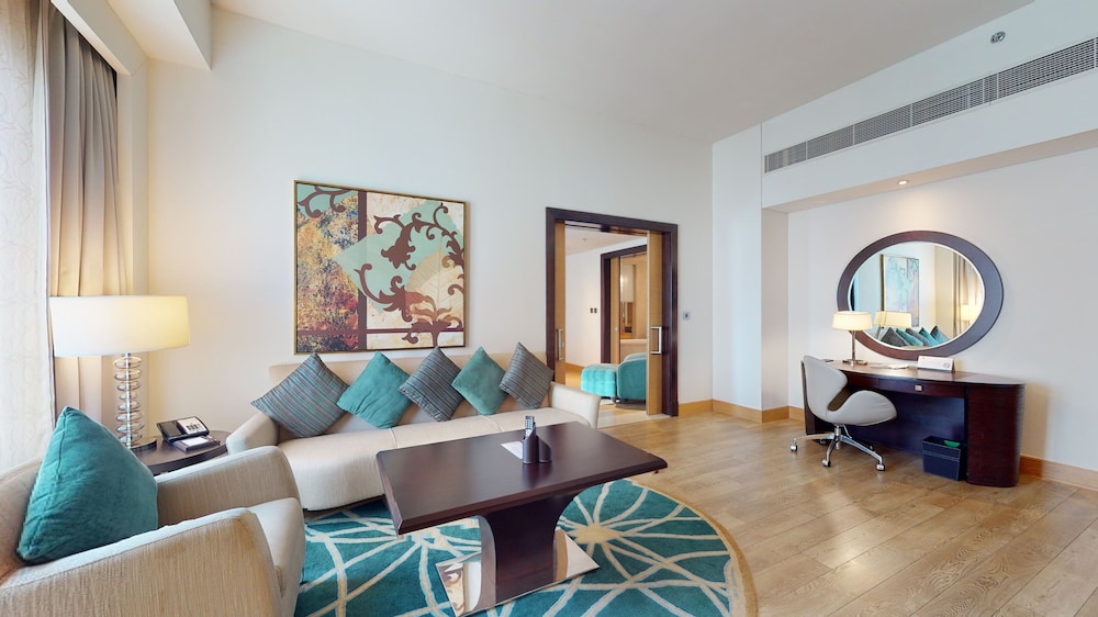 Executive Suite, 1 King Bed, Non Smoking thumbnail 6