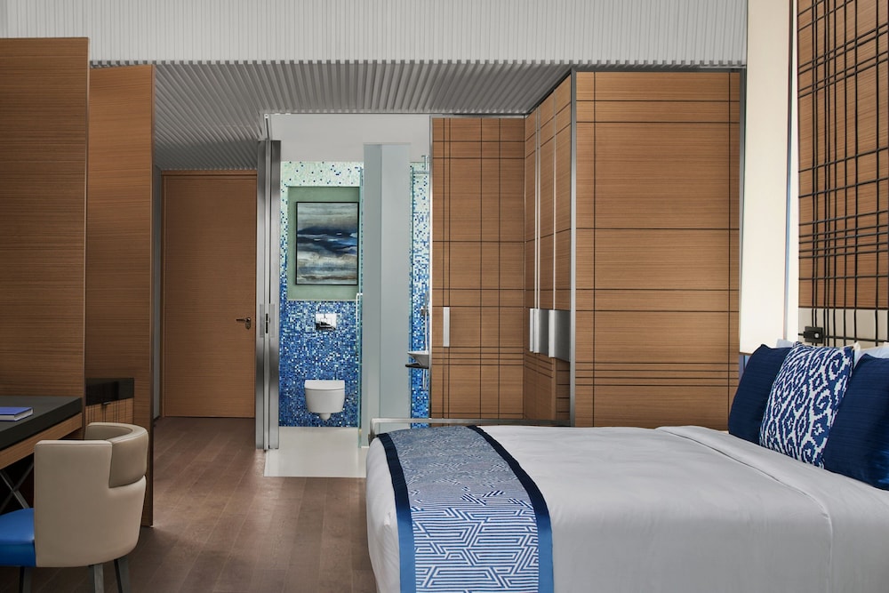 Executive Panoramic Sea, Executive lounge access, Guest room, 1 King, Balcony