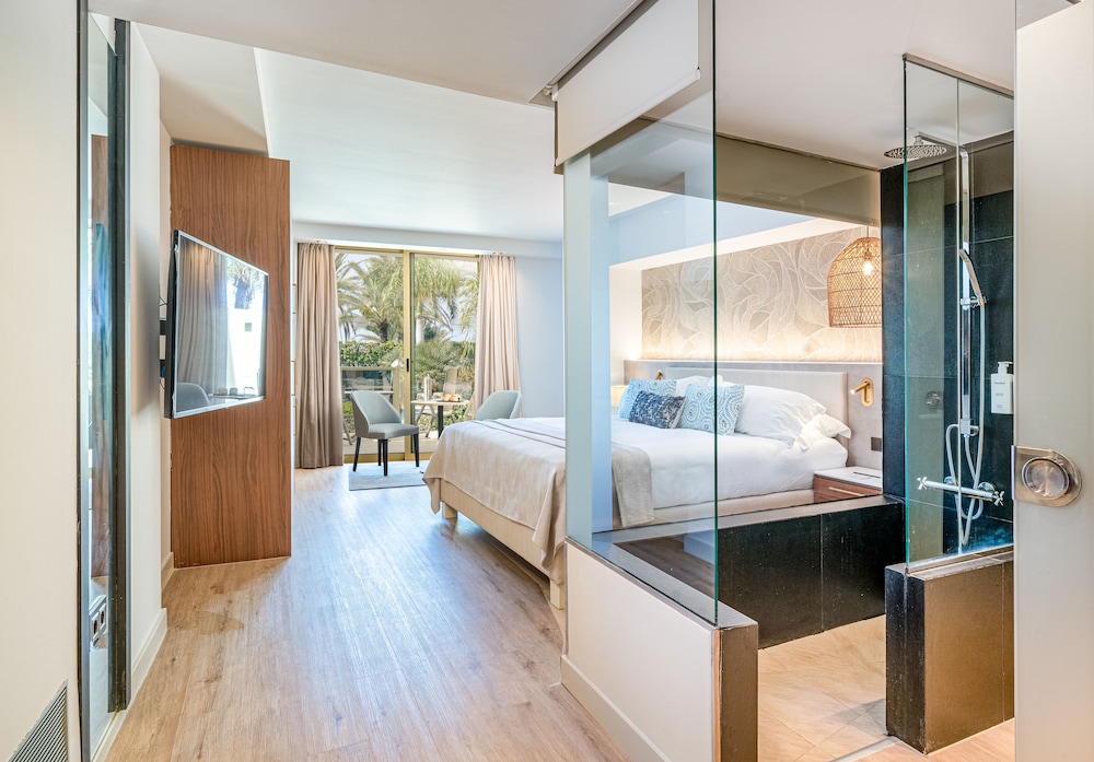 Superior Room, Pool Access, Ground Floor - Photo 3