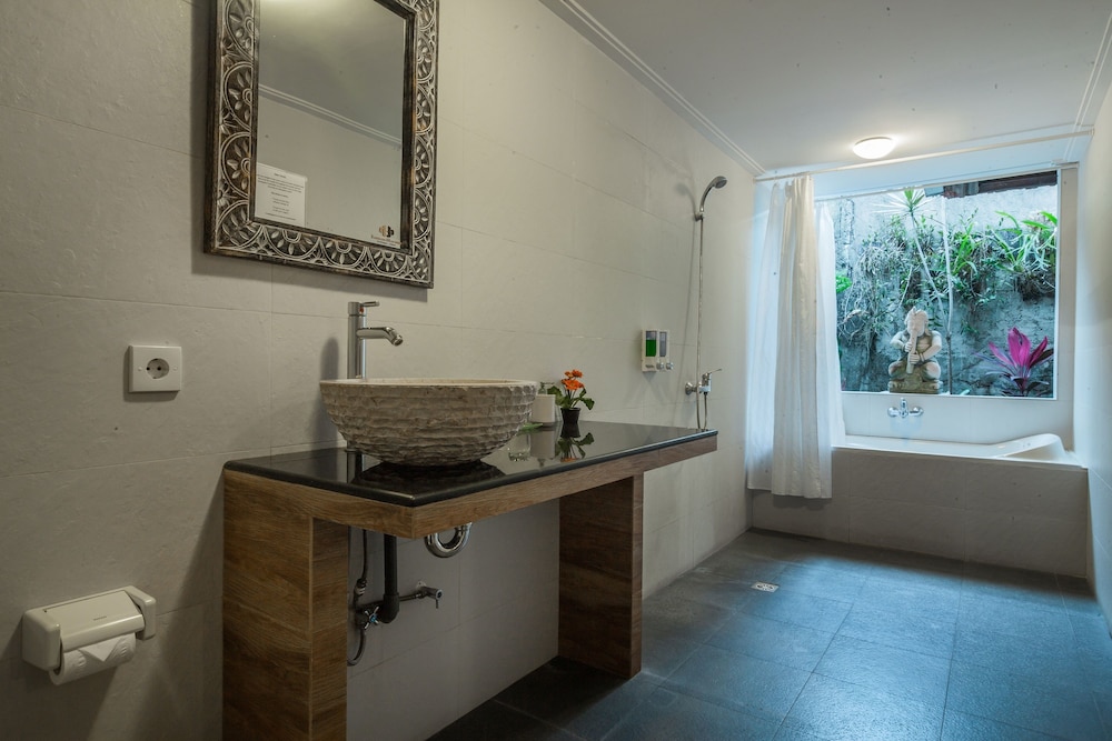 Two Bedrooms Villa with Garden View - Photo 9