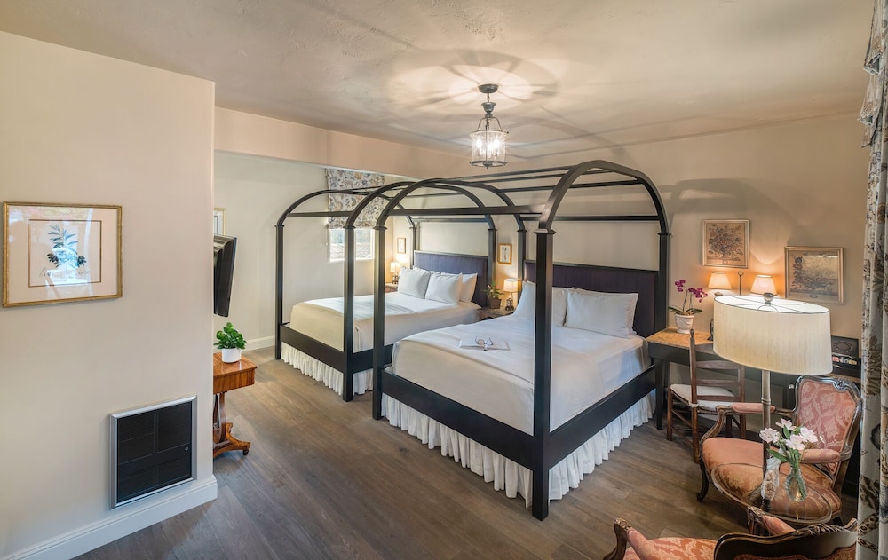 Standard Room, 2 Queen Beds, Courtyard View photo 1