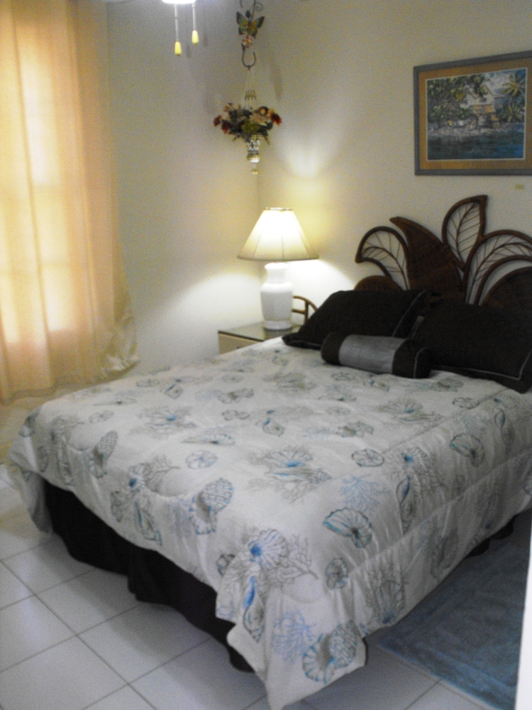 Comfort Apartment, 2 Bedrooms, Balcony, Partial Ocean View photo 2