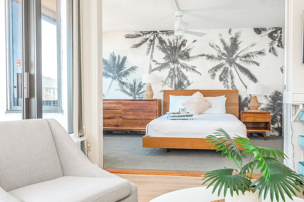 Premium Remodeled Condo with Ocean View and Parking: Premium Apartment, 1 Queen Bed with Sofa bed, Ocean View (0161) photo