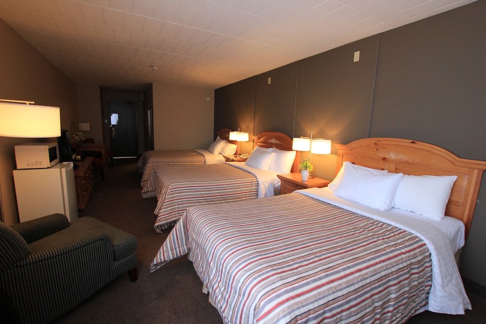 Standard Triple Room, City View photo 1