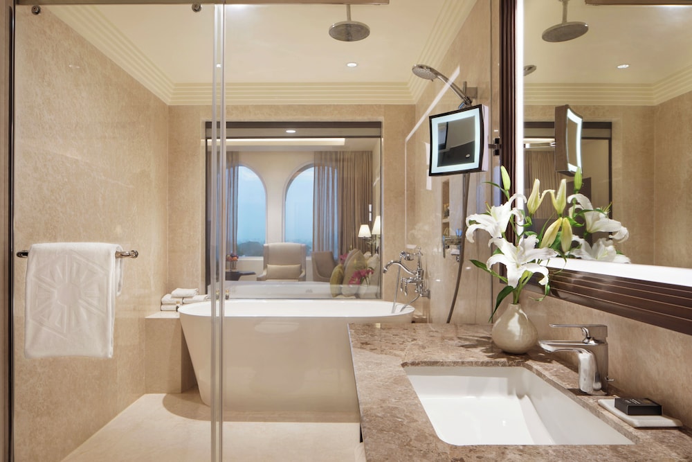 Luxury Room, 1 King Bed, City View - Photo 1