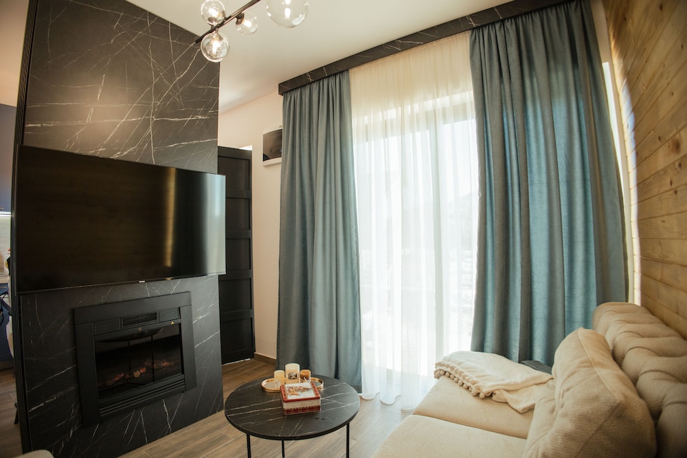 Luxury House photo 1
