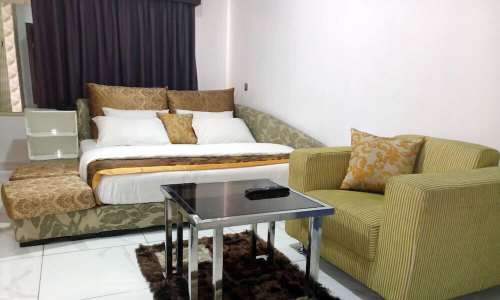 Standard Room, 1 Queen Bed photo 2
