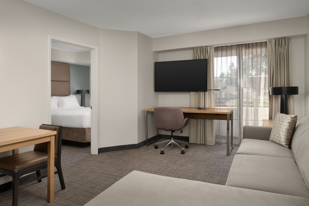 Suite, 1 Bedroom - Photo 1