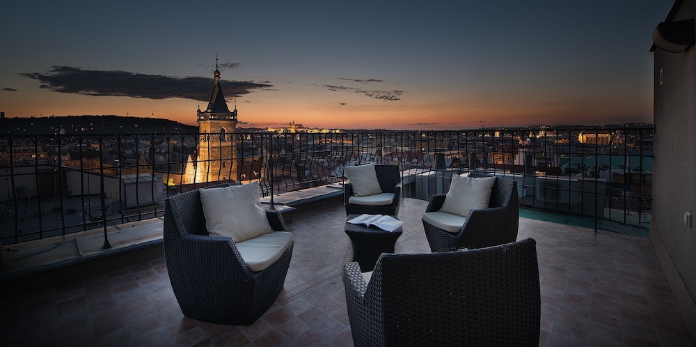 Suite, City View