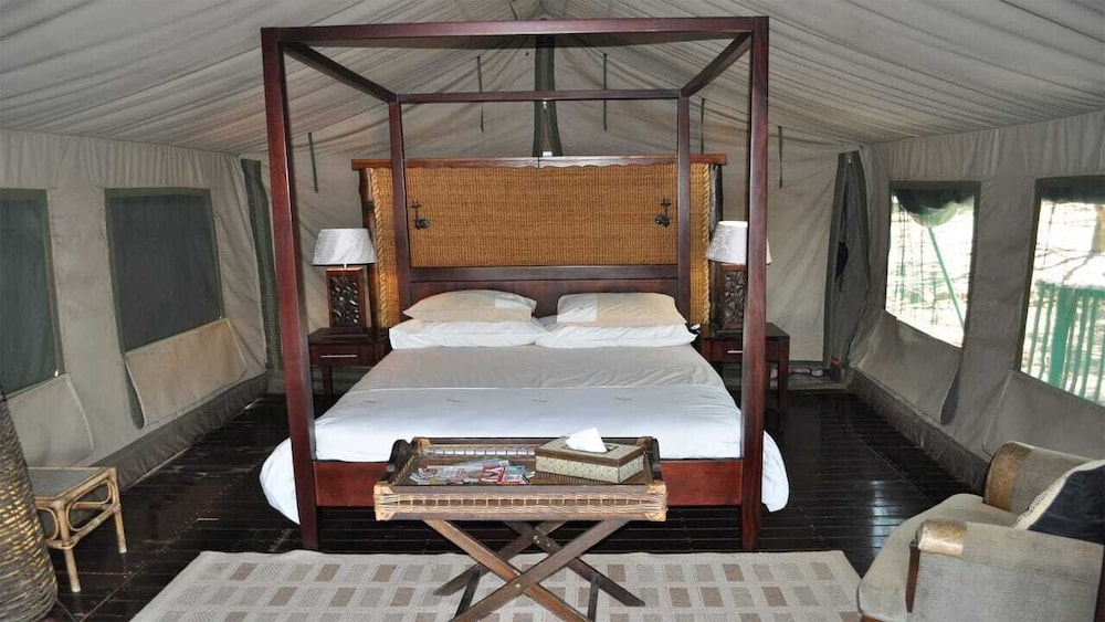 Exclusive Tent, 1 King Bed photo 1