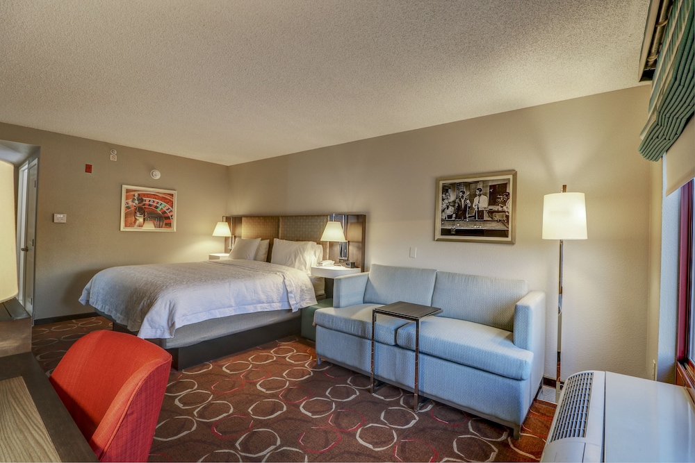 Room, 1 King Bed, Non Smoking (Conference Suite) - Photo 3