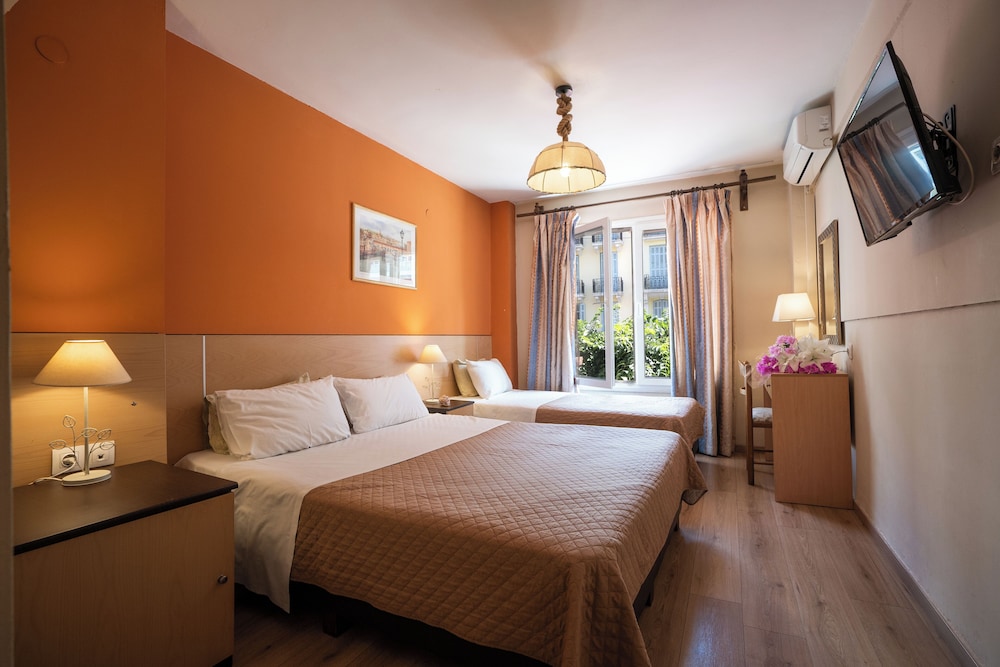 Triple Room, Ensuite photo 1