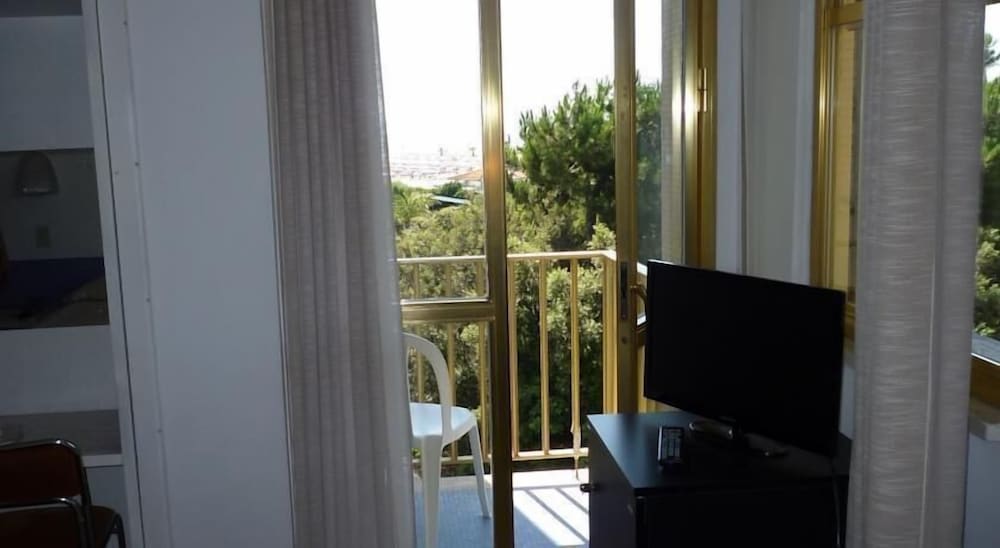 Twin Room (Small Balcony) photo 1