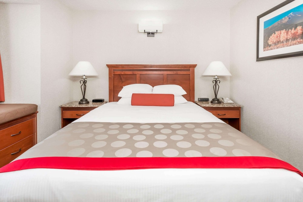 Standard Room, 1 Queen Bed, Non Smoking - Photo 3