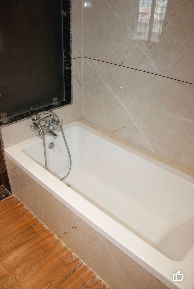 Deluxe Suite, City View photo 3