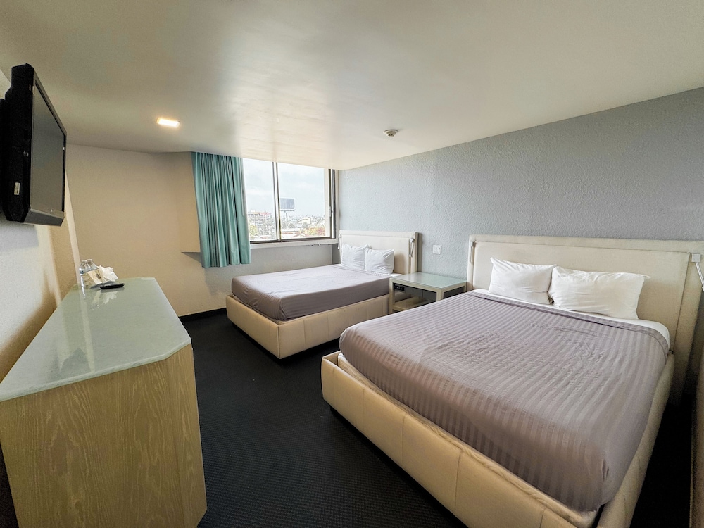 Standard Room, 2 Queen Beds photo 1