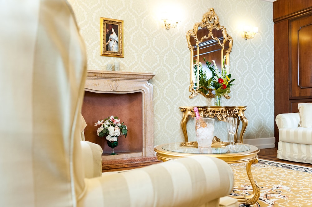 Master Suite thumbnail 5