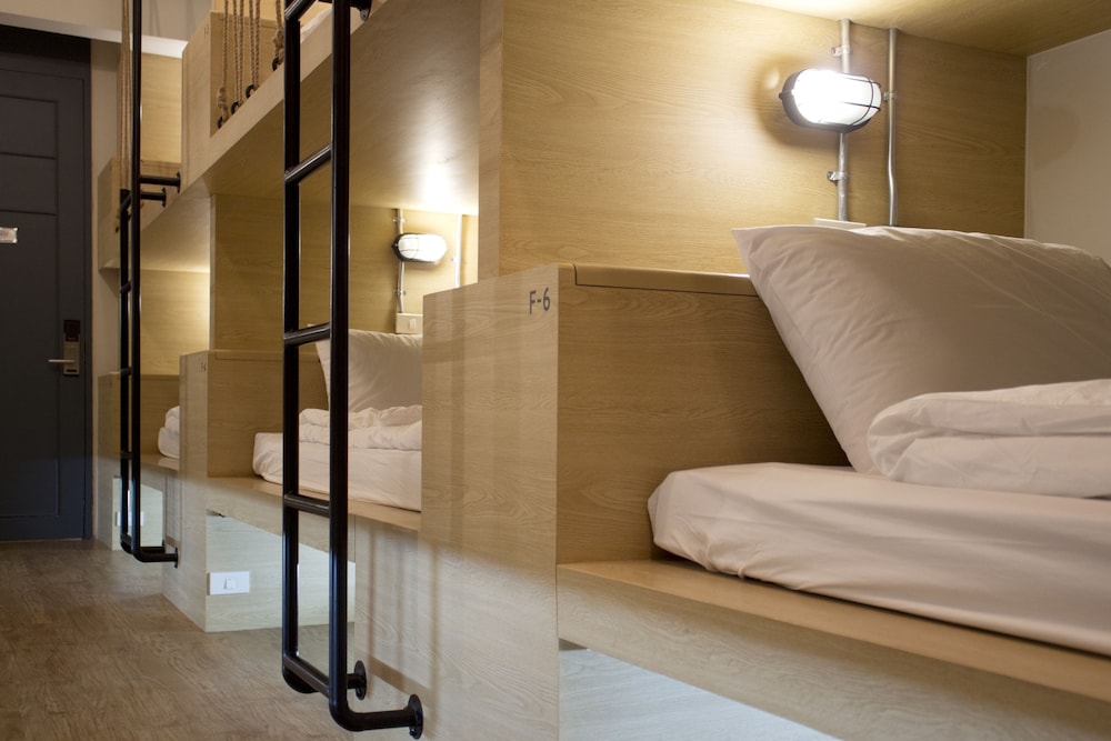 Female Dormitory (Share Bathroom) photo 1