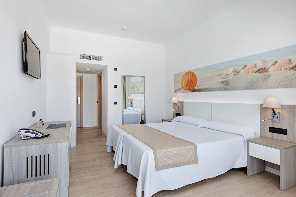 Standard Room, Balcony, Sea View - Photo 3