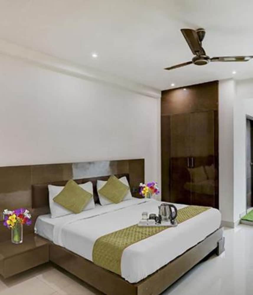 Suite - Photo 2