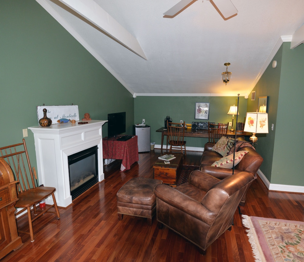 Premium Cottage, 1 Queen Bed, Non Smoking photo 2