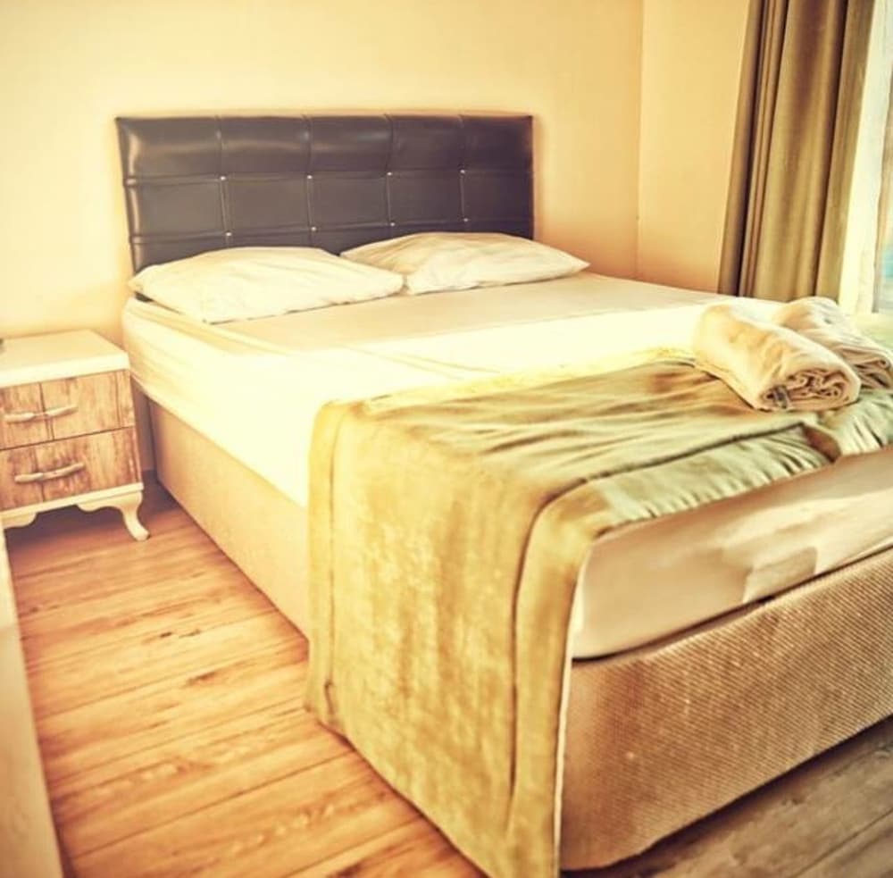 Basic Bungalow, Multiple Beds, Smoking photo 1