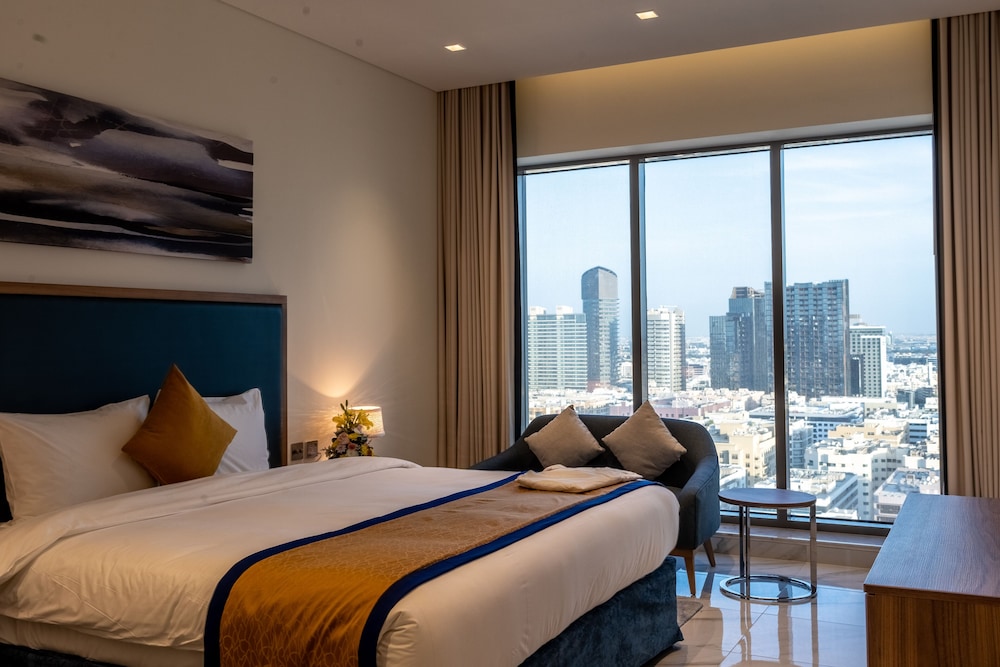 Two Bedroom Deluxe Apartment (King Bed + Queen Bed) photo 2
