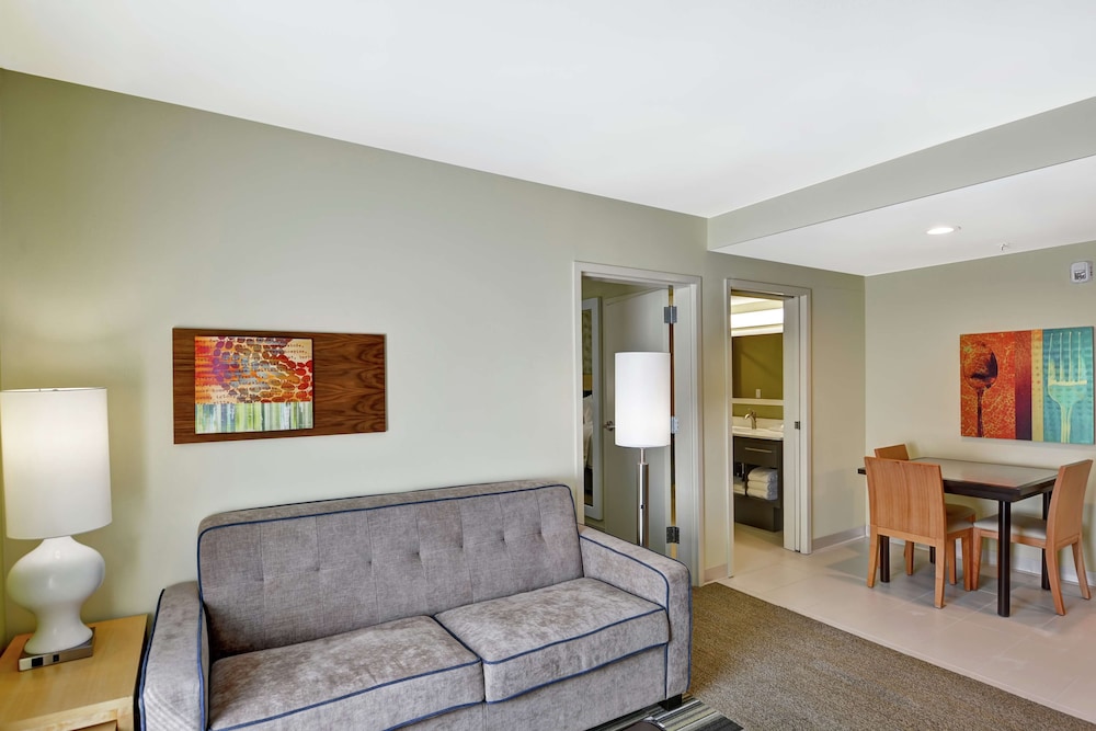 Queen Suite - Mobility Access/Non-Smoking