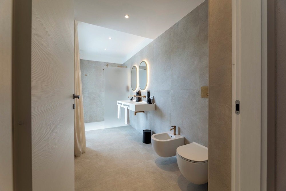 Junior Suite, Hot Tub - Photo 6