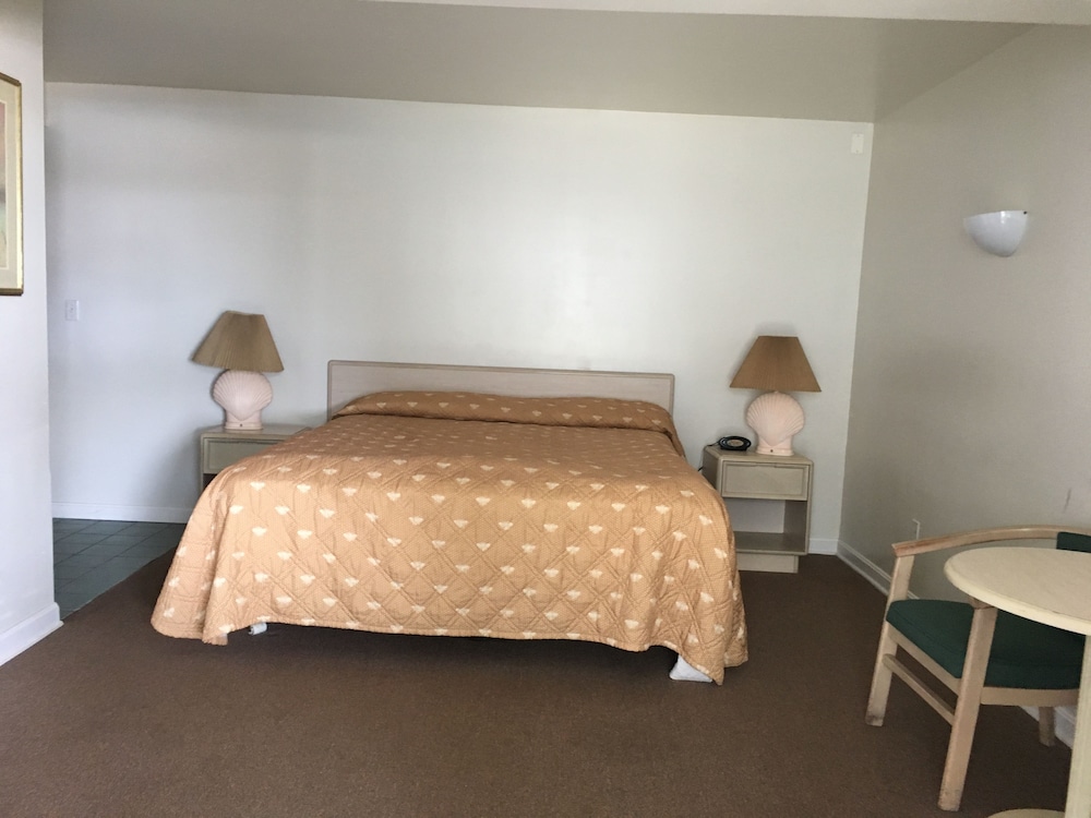 Standard Room, 1 King Bed photo 1
