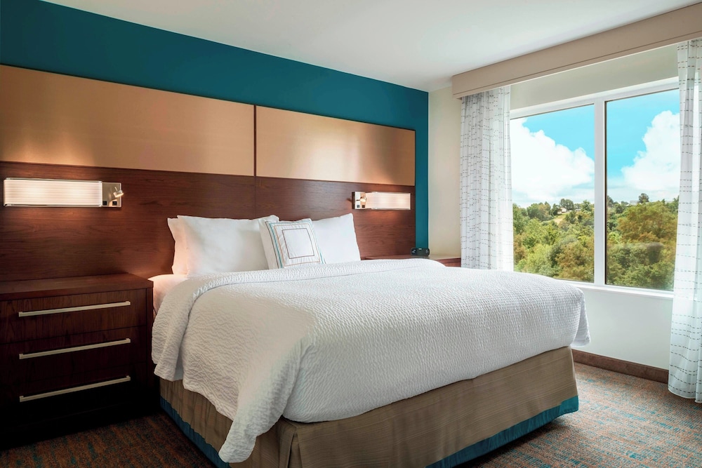 Suite, 2 Bedrooms (Mobility Accessible, Roll-In Shower) photo 2
