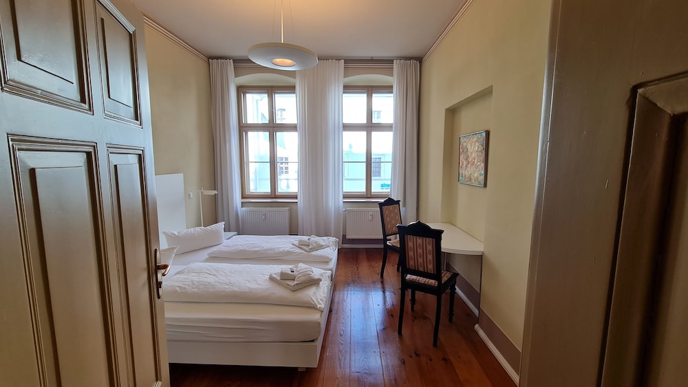 Grand Room, Non Smoking, Courtyard View photo 3