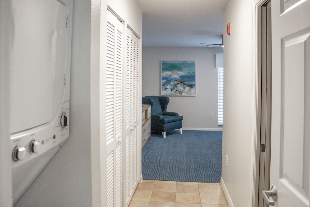 Deluxe Condo, 1 King Bed with Sofa bed, Kitchenette