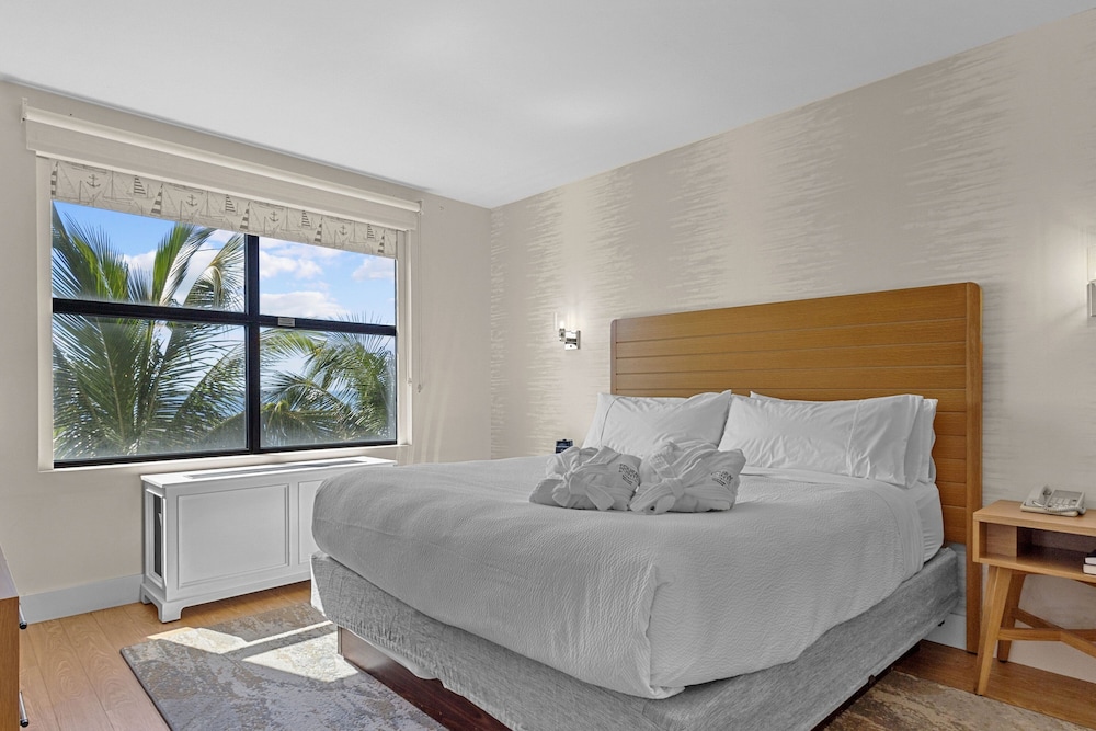 Suite, 1 King Bed with Sofa bed, Harbor View - Photo 2