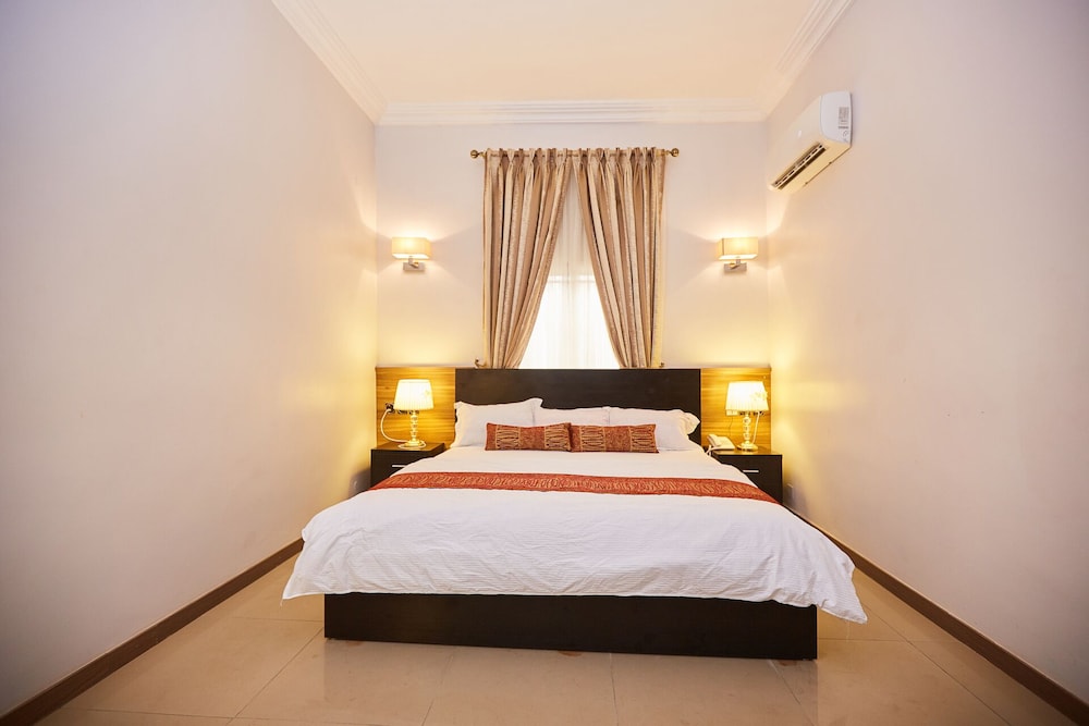 Luxury House photo 1